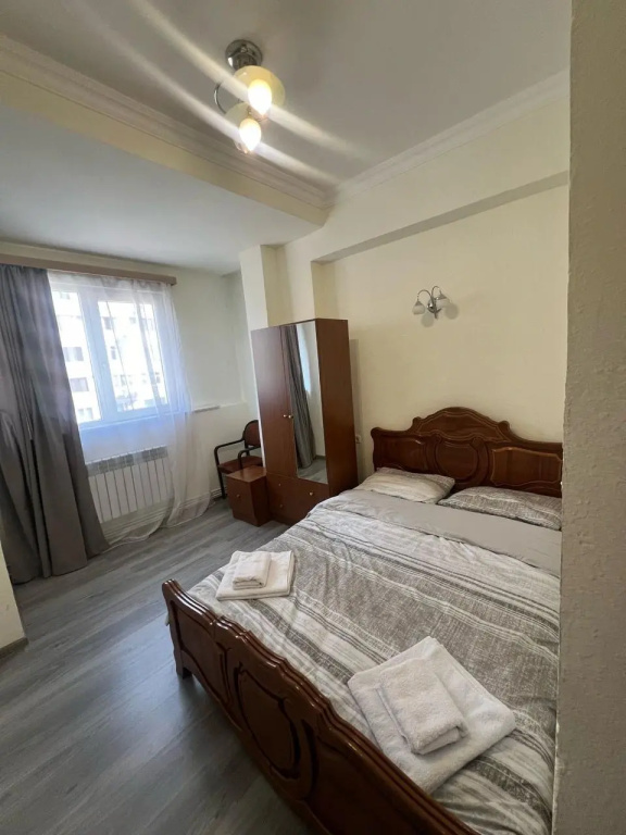Квартира The apartment is located on Republic Square. It has one living room and one bedroom — фото