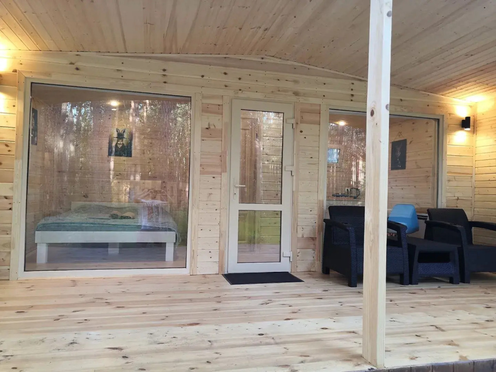 Двухместный коттедж Superior с красивым видом из окна двуспальная кровать в Vinder Village