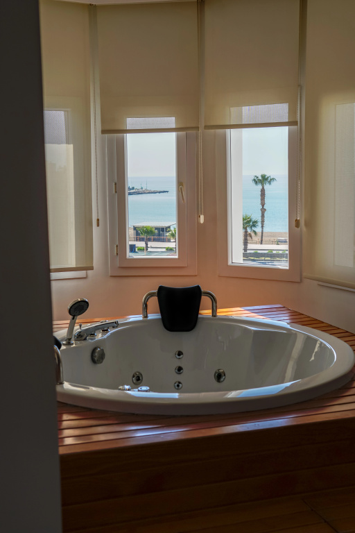 Deluxe room with sea view