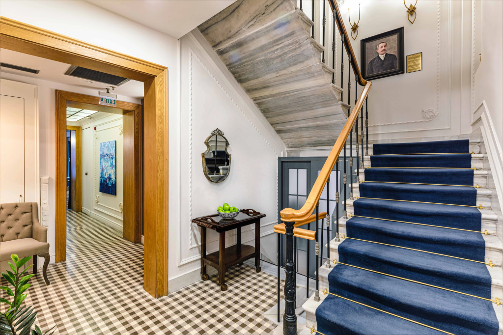 Lobby & Reception
