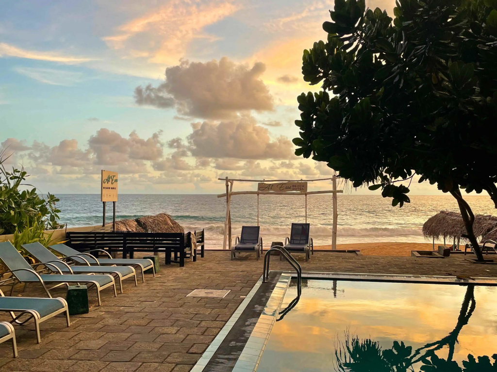 At Ease Beach Hotel — фото