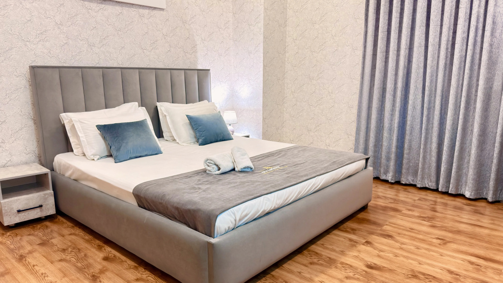 Suite with city view