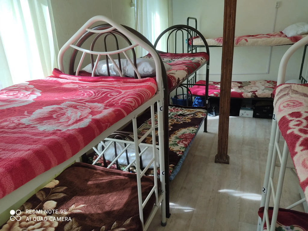 Кровать в общем номере в На Орманова