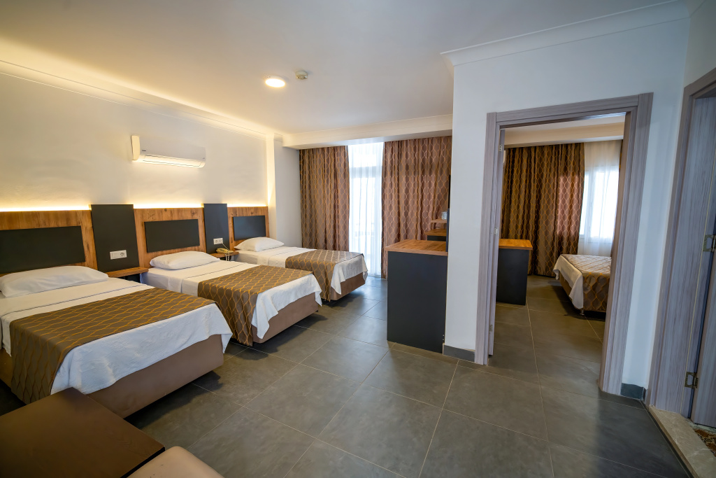 Deluxe Suite with balcony