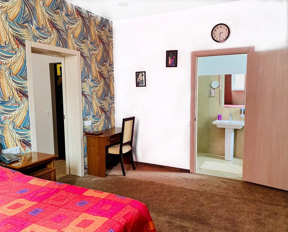 Uyut Mini-Hotel Room Type - Double Junior Suite full double bed