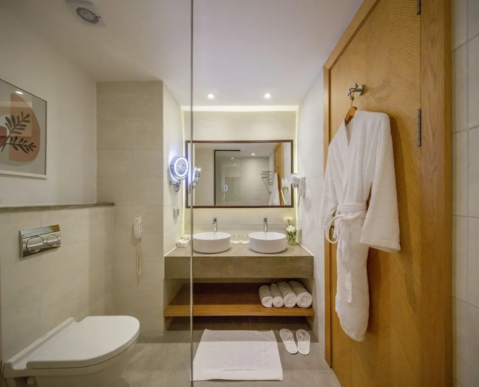 Трёхместный номер Superior с видом на море в Amphoras Beach
