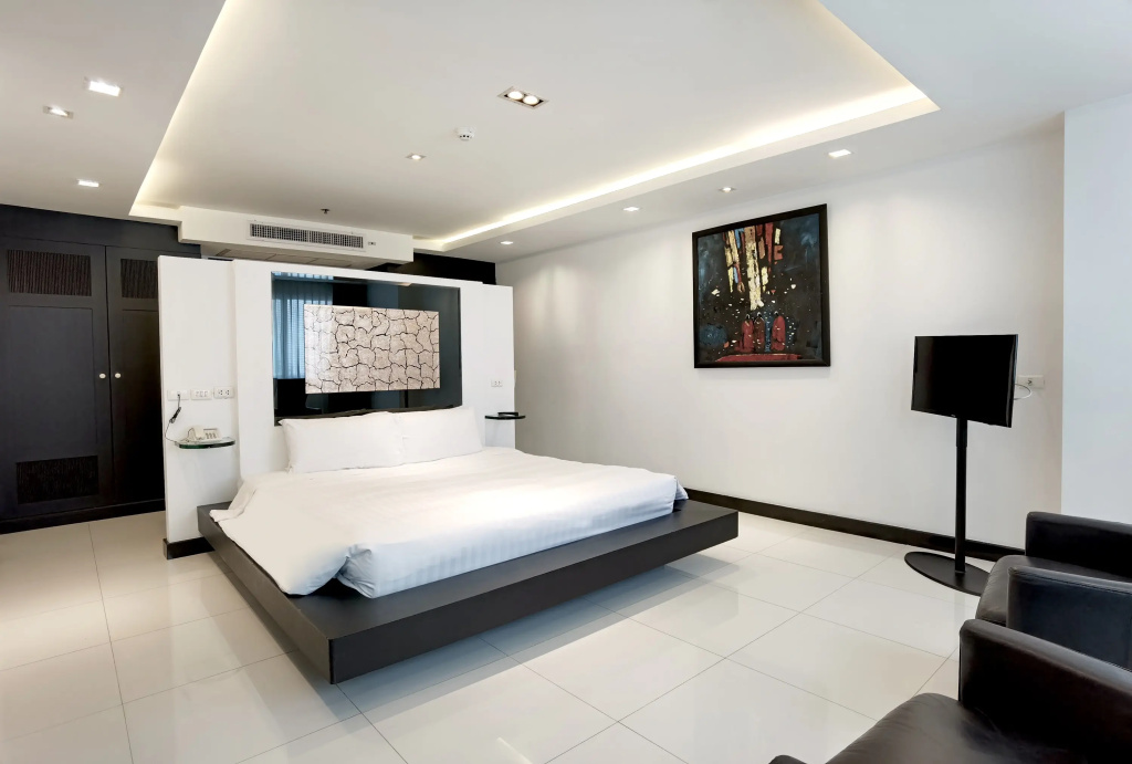 1 Bedroom Deluxe Double Suite with balcony and with city view (full double bed)