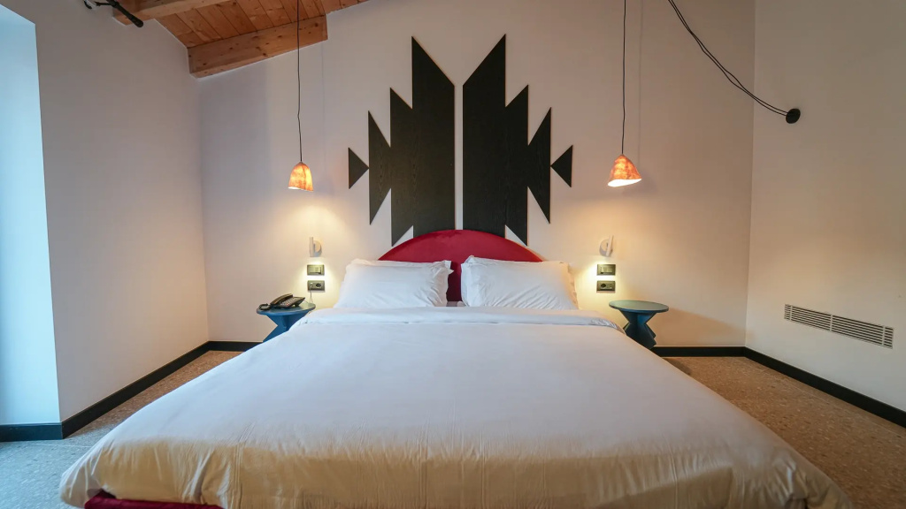 Deluxe Double room with balcony and with city view (full double bed)