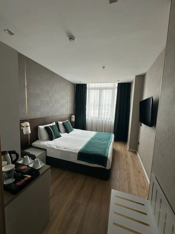 Superior Double room with partial sea view (full double bed)