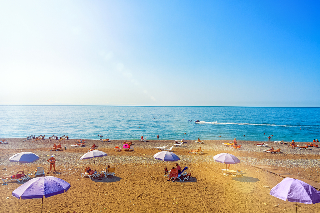 Полулюкс с 2 комнатами с балконом и с видом на море в Лучезарный