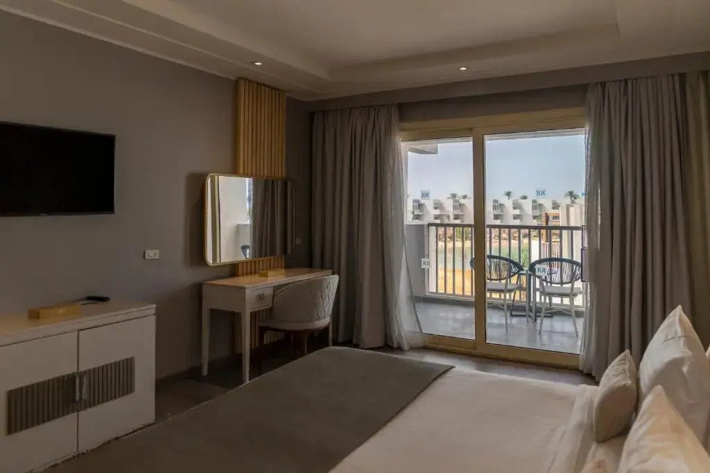 Люкс Posh Club Executive Jacuzzi с балконом в Sunrise Crystal Bay Resort