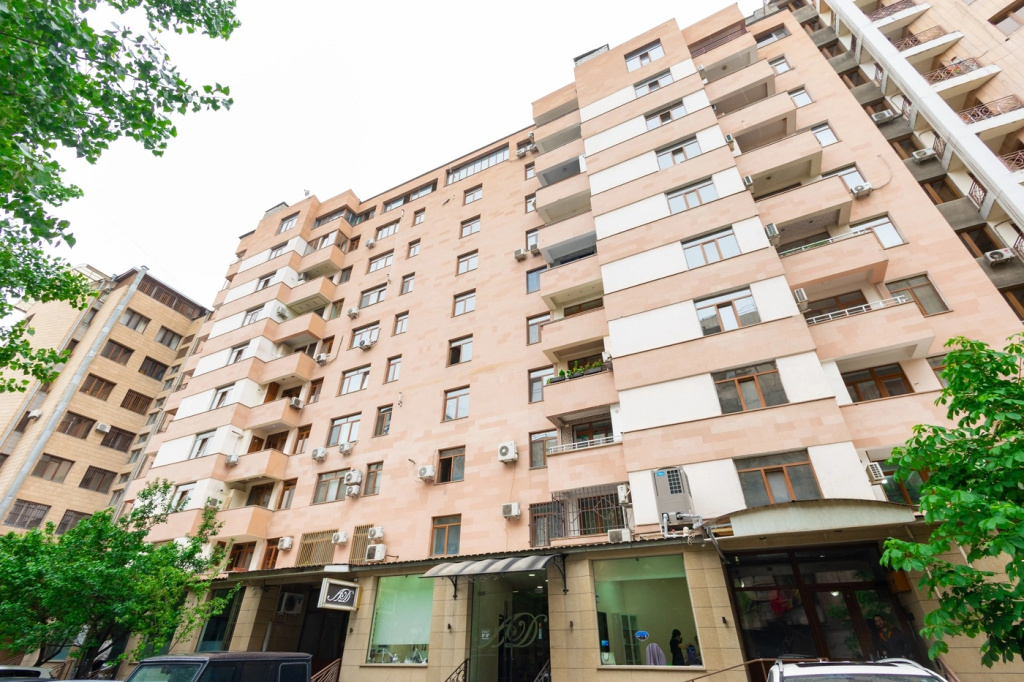 On Yekmalyan Str. 1-42 Apartments