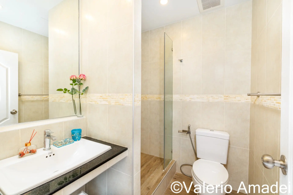 Люкс с 2 комнатами с балконом и с красивым видом из окна в Апартаменты OMNIA  Phuket - Waterfront Karon