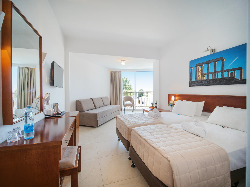Standard Double room with balcony (full double bed)