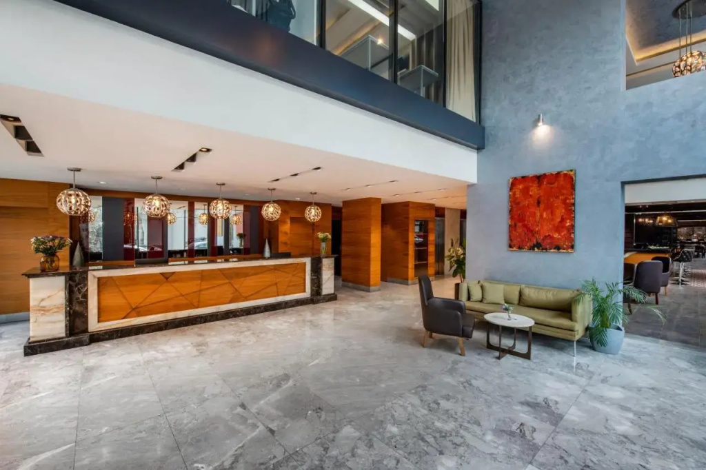 Lobby & Reception