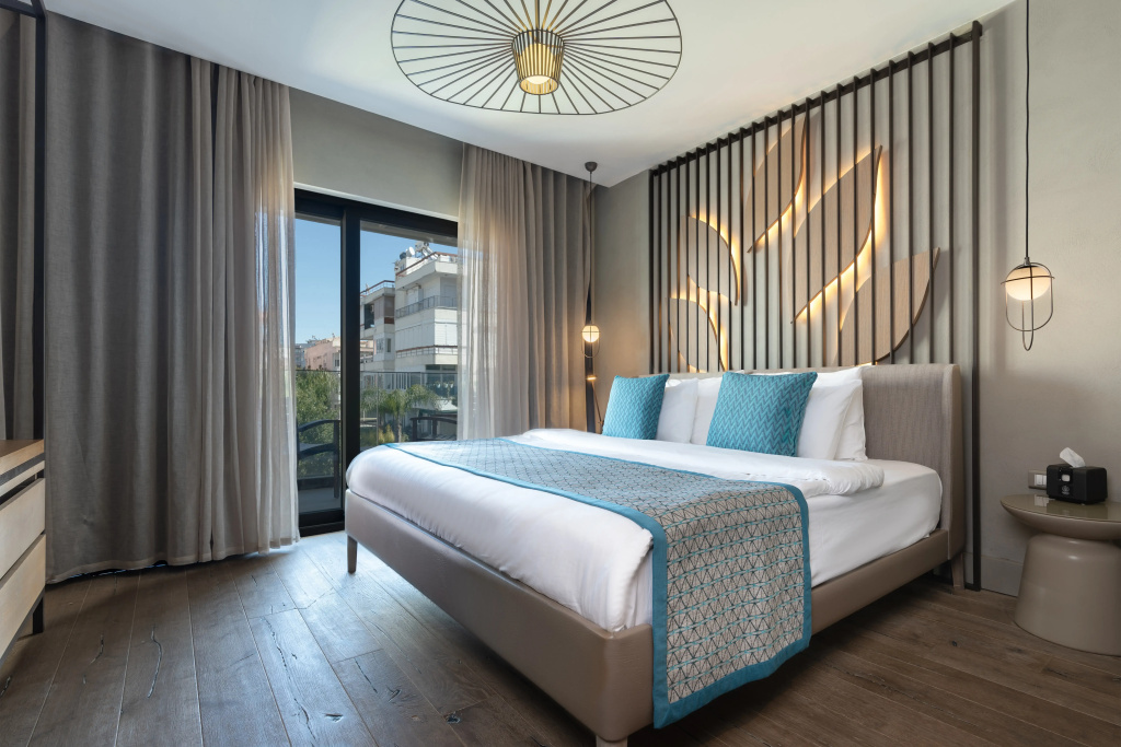 Deluxe Double room with balcony and with garden view (full double bed)