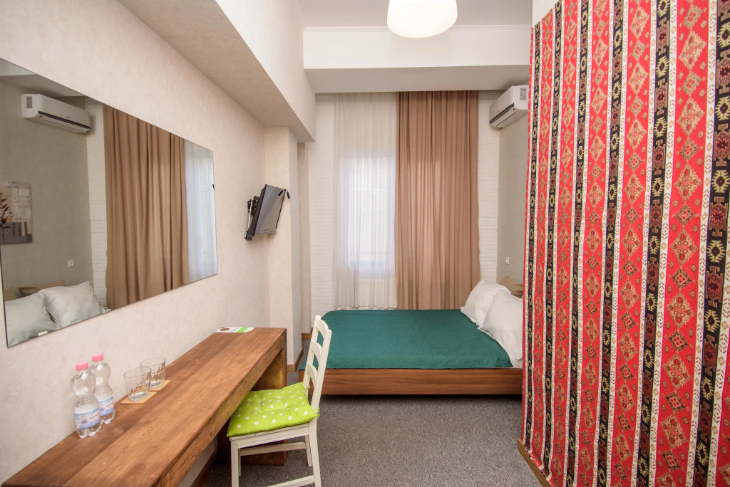 Standard Double room with city view (full double bed)