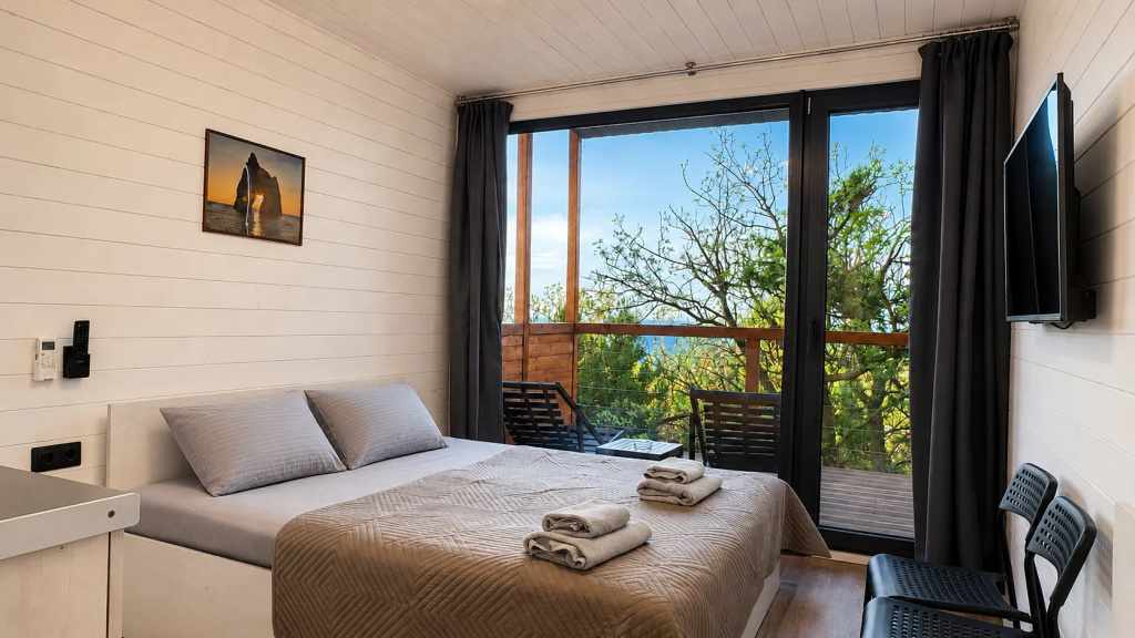1 Bedroom Standard room with balcony and with garden view