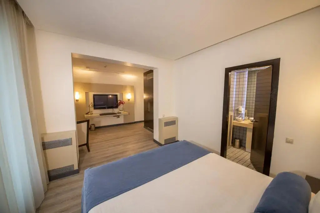 Junior Suite with city view