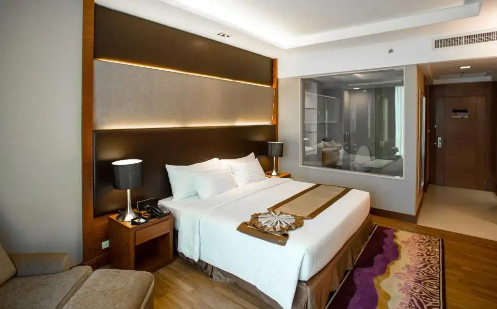 Отель Отель The Grand Fourwings Convention Hotel в Бангкоке