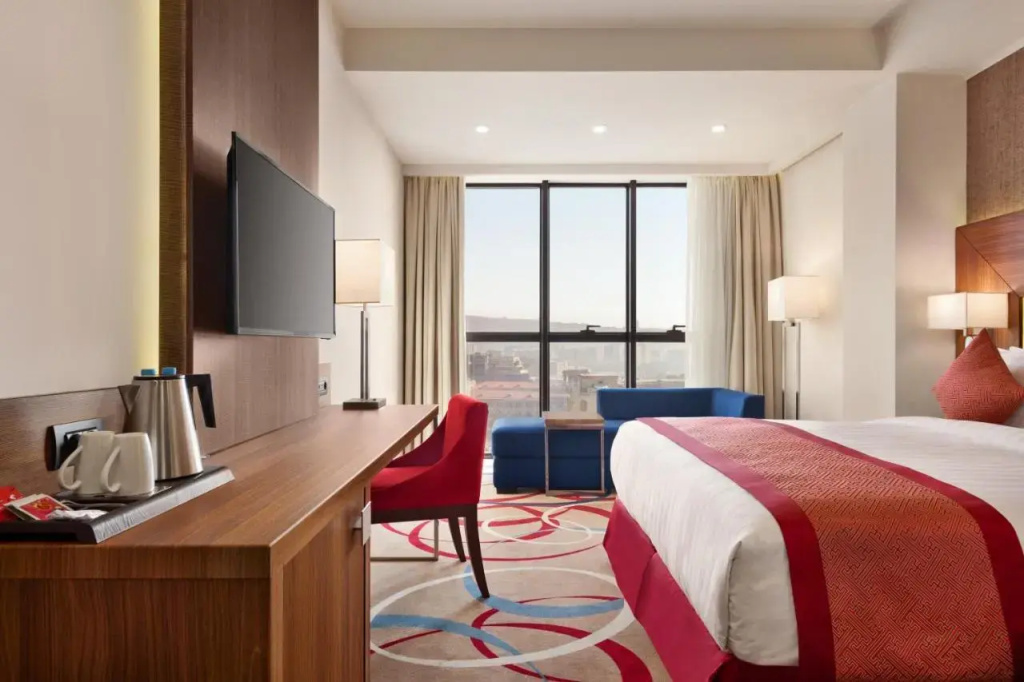 Ramada Hotel & Suites by Wyndham Yerevan — фото