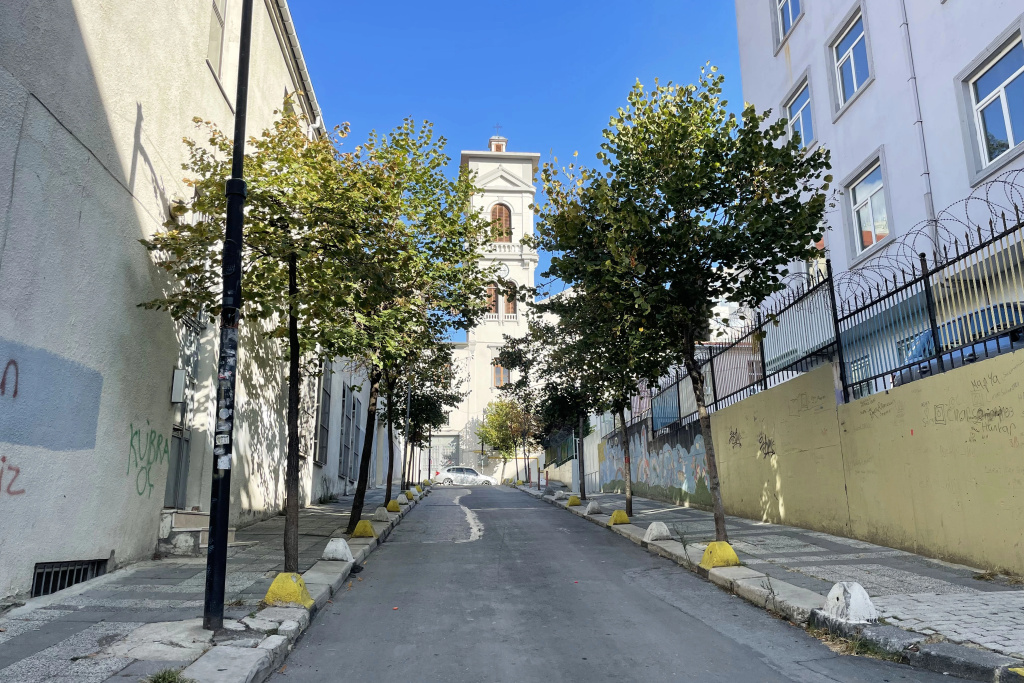 Taksim & Sisli Splendor: Modern Living Spaces Apartments