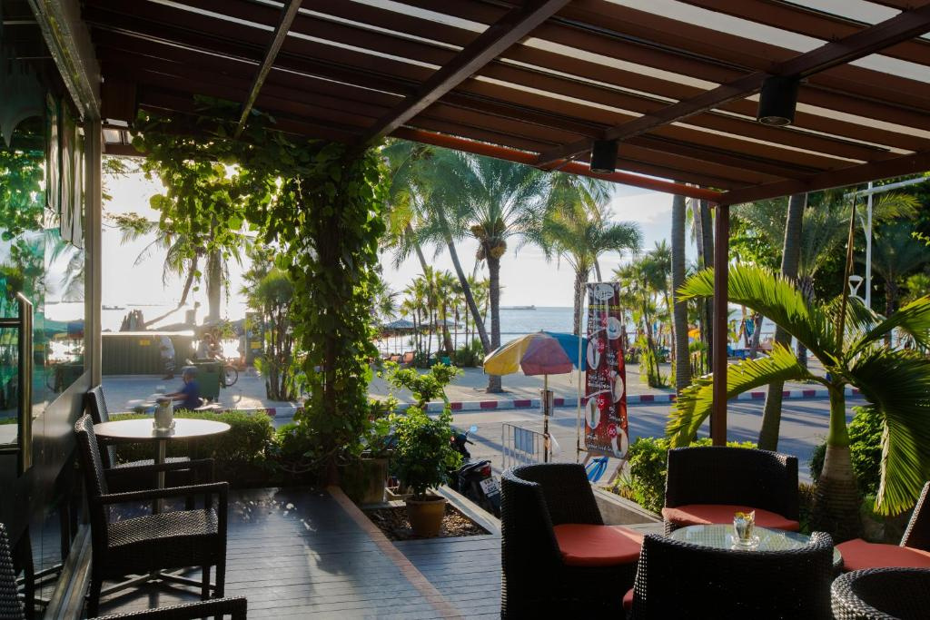 Курортный отель Twin Palms Resort — фото