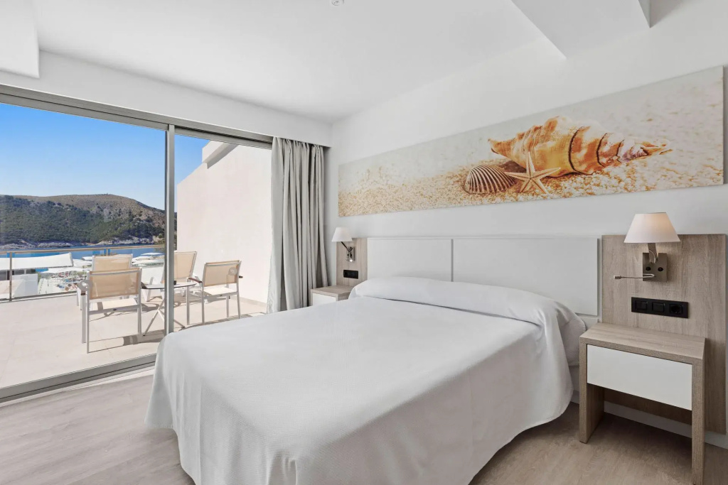 Double Junior Suite with balcony (full double bed)