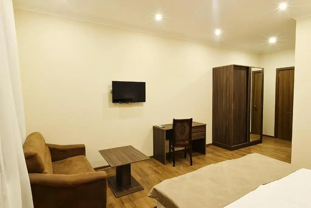Superior Double room with balcony (full double bed)
