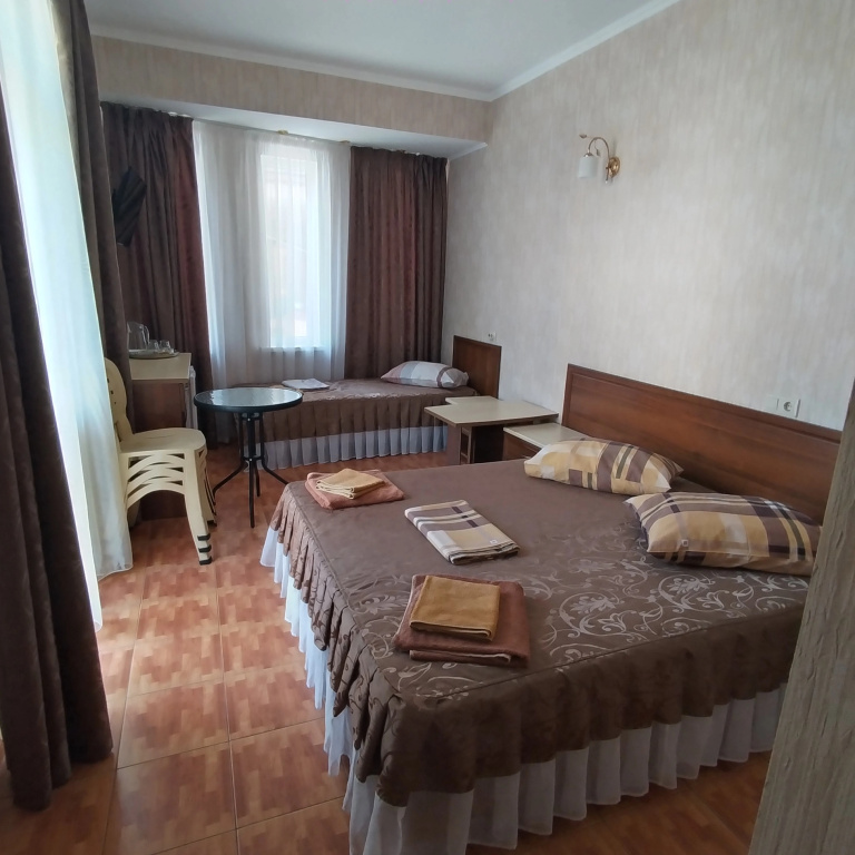 Standard Triple room with balcony