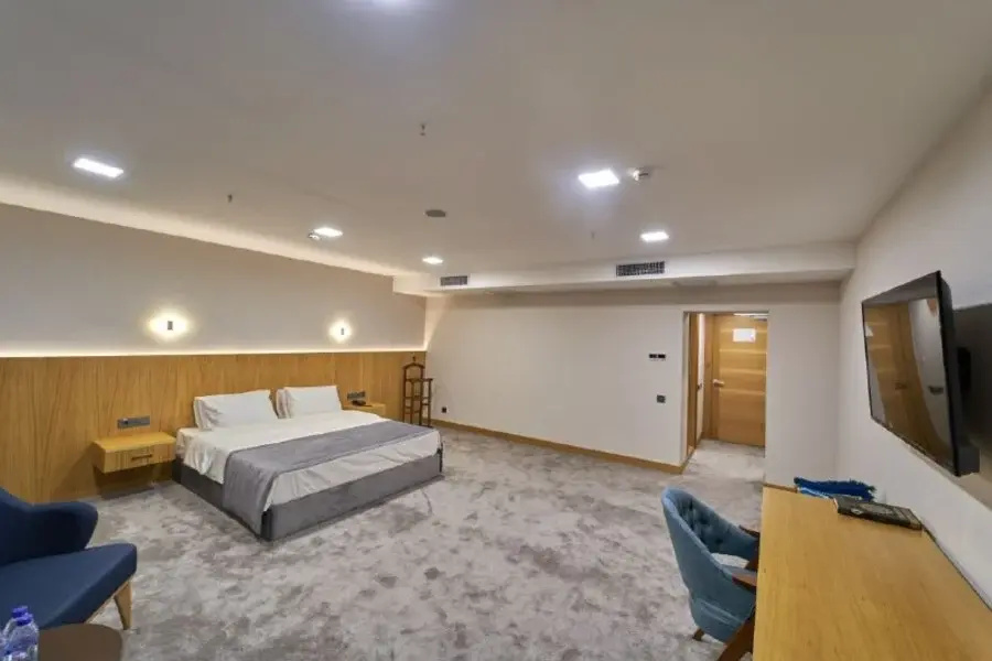 Double Suite with city view (full double bed)