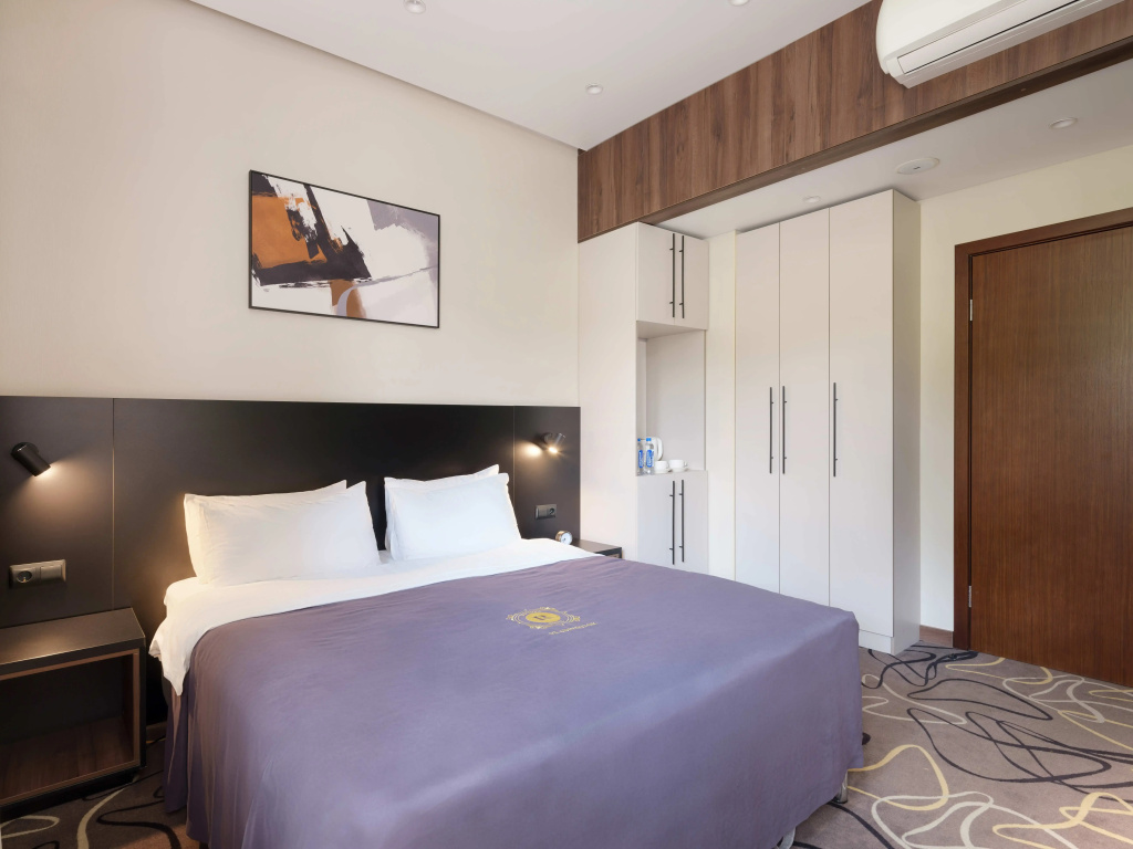 R Boutique Hotel Room Type - Standard Double room full double bed