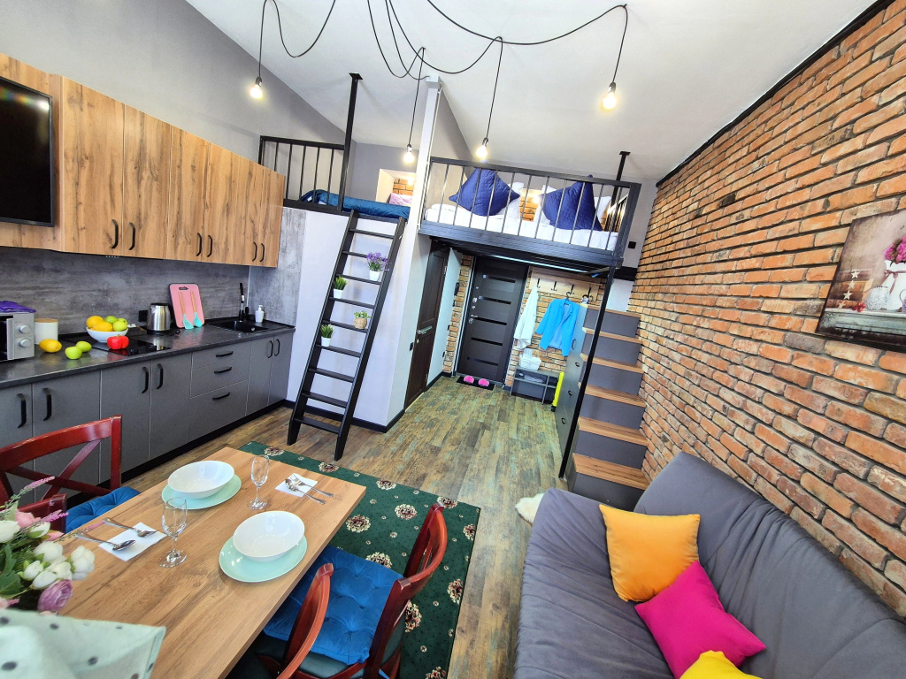 Quadruple Studio with courtyard view