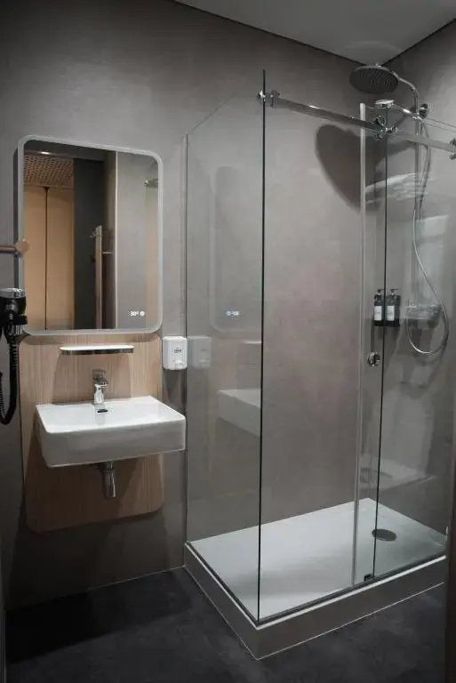 Holiday Inn Aktau, Актау, Казахстан мініатюра 20