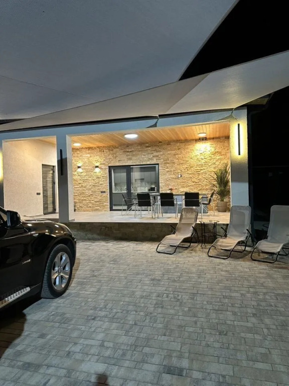 Коттедж с 3 комнатами с красивым видом из окна в Дом у реки