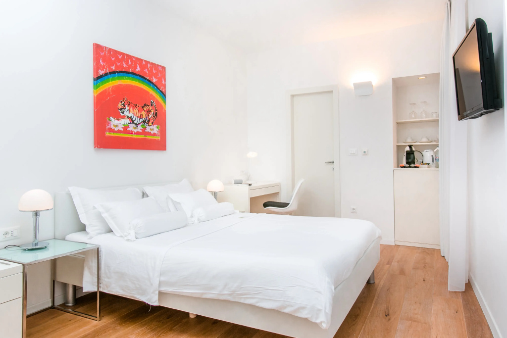 Standard Double room (full double bed)