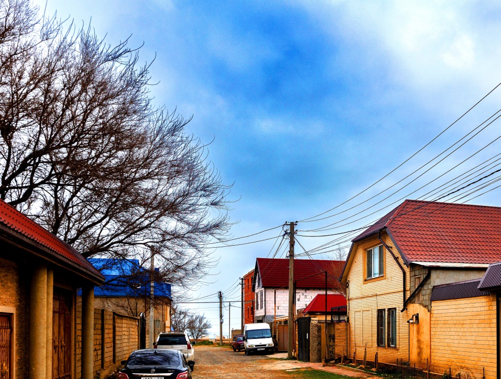 Караман море махачкала. Домики с бассейном дагестан. Домик у каспийского моря в махачкале. Махачкала вид с моря. Дом у моря махачкала.