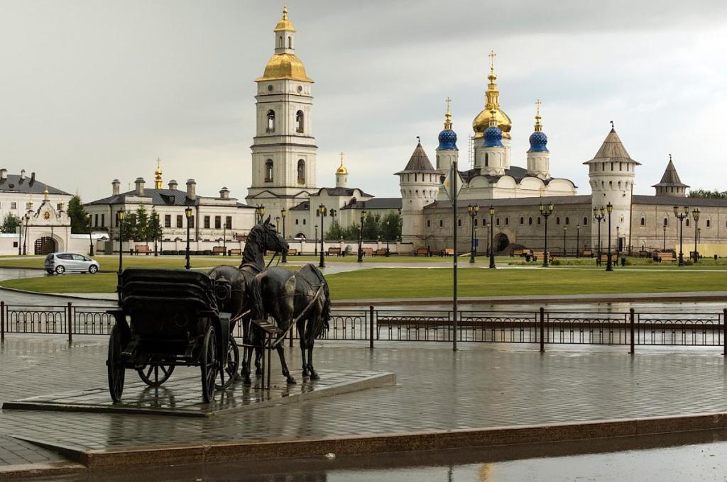 Точное время тобольск. Тобольск. Тобольск фото города. Времена года Тобольск. Миррос Тобольск.