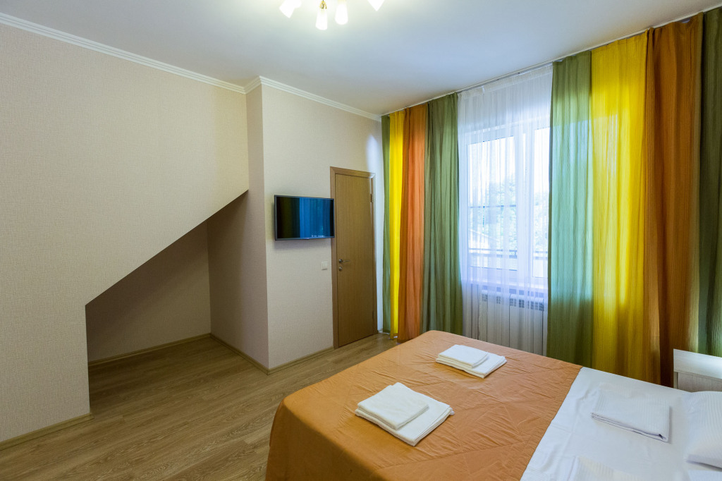 Двухместный номер с балконом двуспальная кровать в Ника