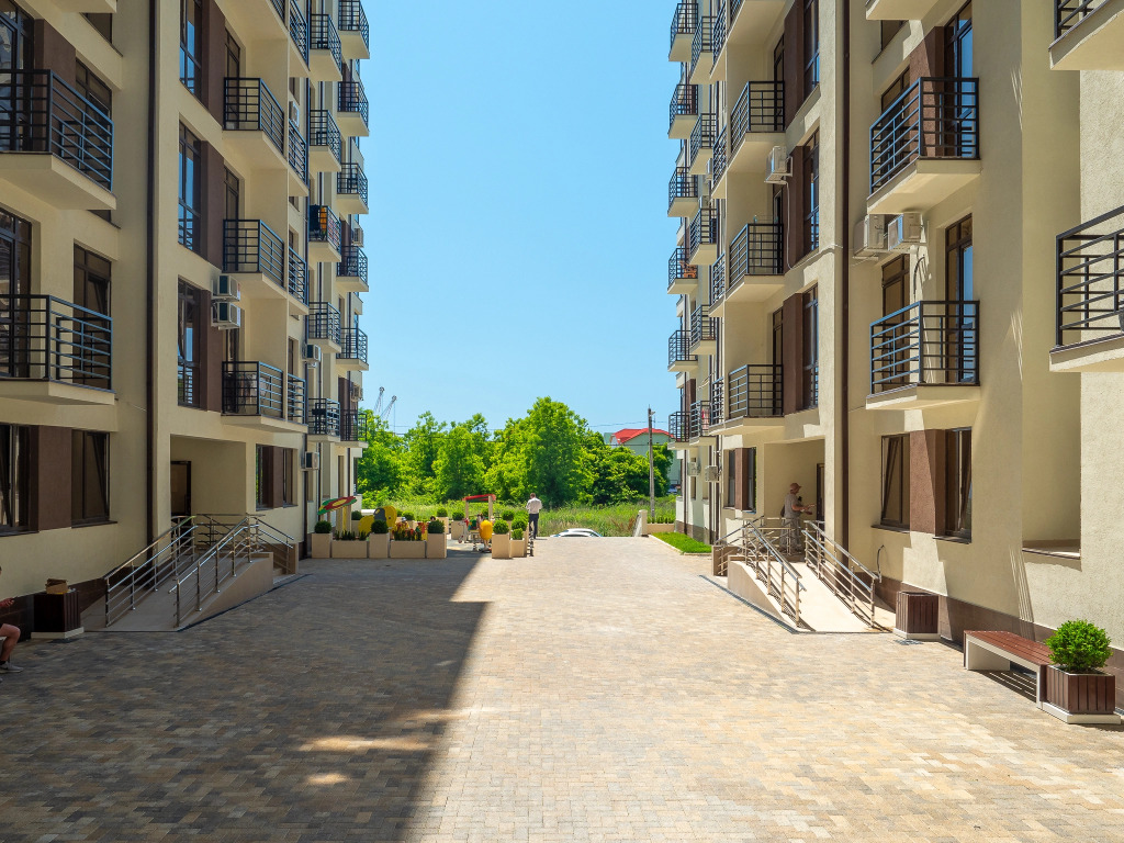 Чкалова 20а. Гостевой дом ольга адлер тюльпанов. Взлетная 12 адлер. Жилья адлер сентябрь. Розали гостевой дом сочи адлер.