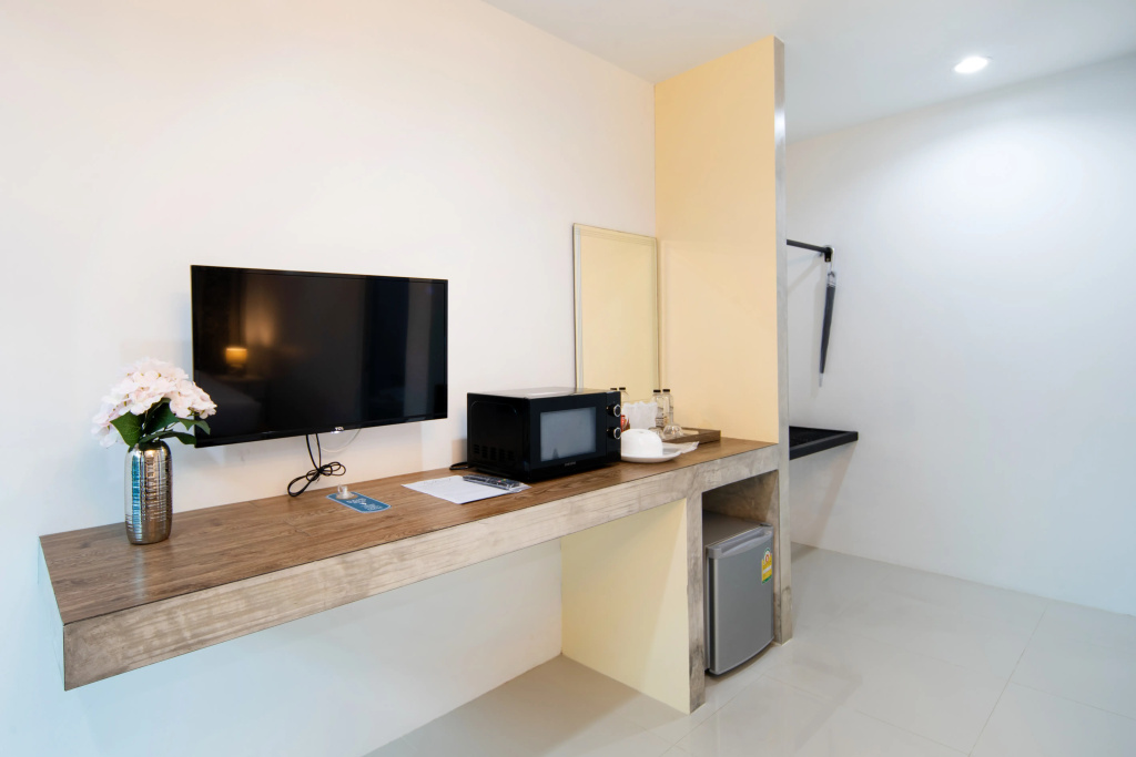 Deluxe Pool Access Double room with pool view (full double bed)