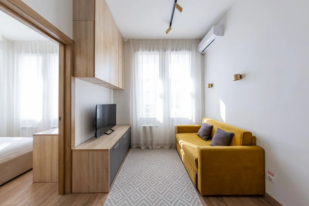 2 Bedrooms Apartment with courtyard view