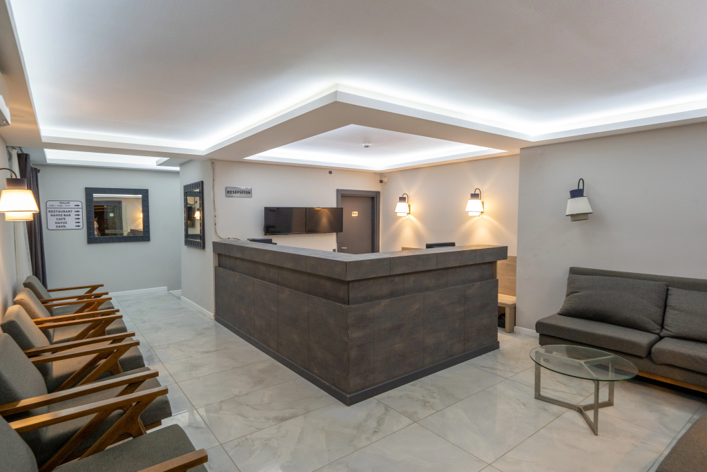 Lobby & Reception
