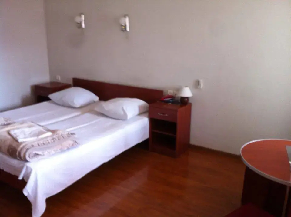 Double room (full double bed)