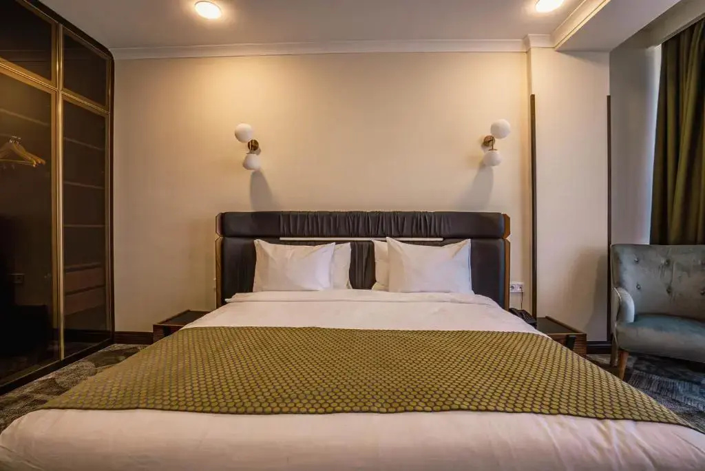 Deluxe Double room with balcony (full double bed)