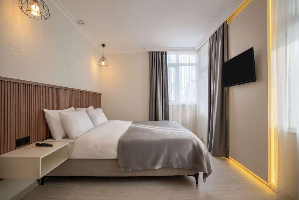 Deluxe room with balcony and with city view