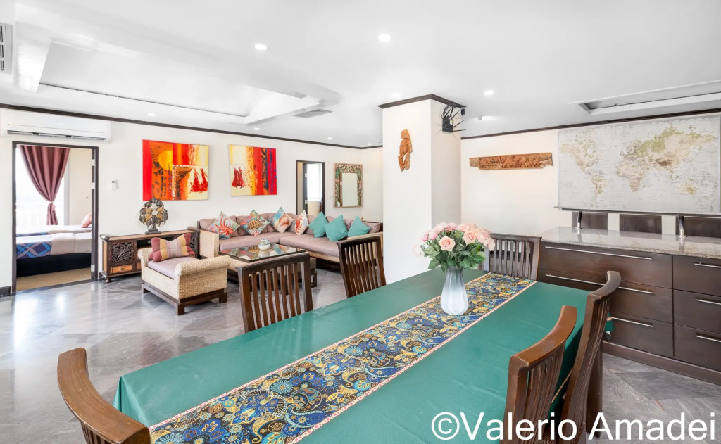 Трёхместный номер Standard с балконом и с красивым видом из окна в Апартаменты OMNIA  Phuket - Waterfront Karon