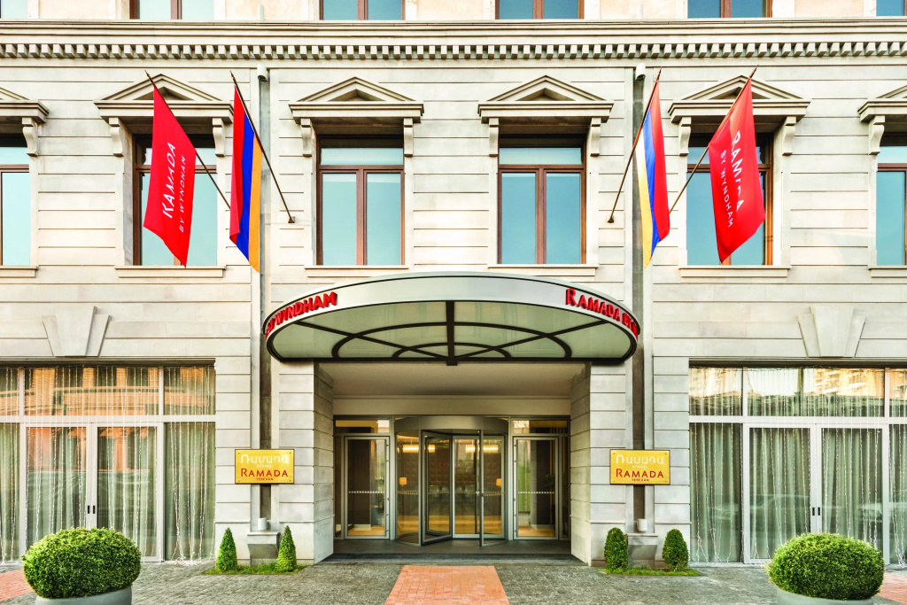 Ramada Hotel & Suites by Wyndham Yerevan — фото