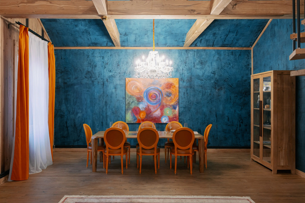 Executive "Van Gogh" with Russian Steam Room and Vat Cottage