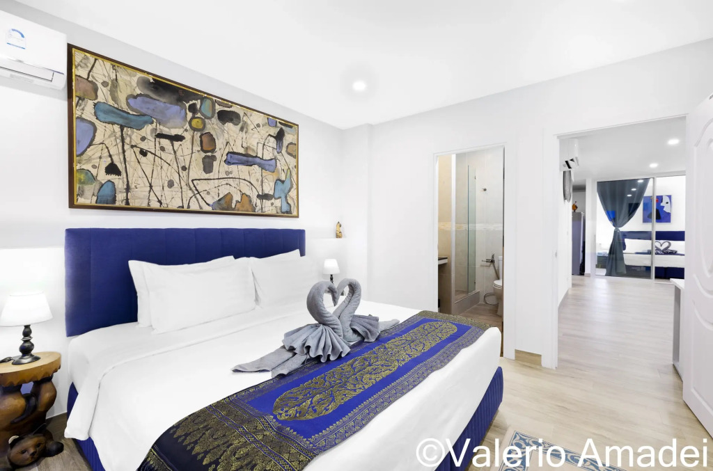 Люкс с 2 комнатами с балконом и с красивым видом из окна в Апартаменты OMNIA  Phuket - Waterfront Karon